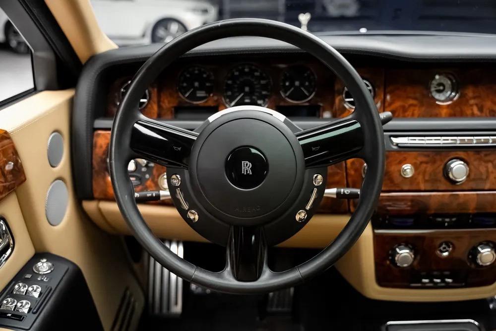 Rolls Royce Luxury Interior & Chauffeur Service Philadelphia & Suburbs