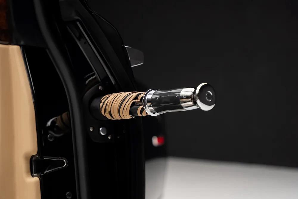 Rolls Royce Built-in Umbrella Luxury Detail Chauffeur Philadelphia Area
